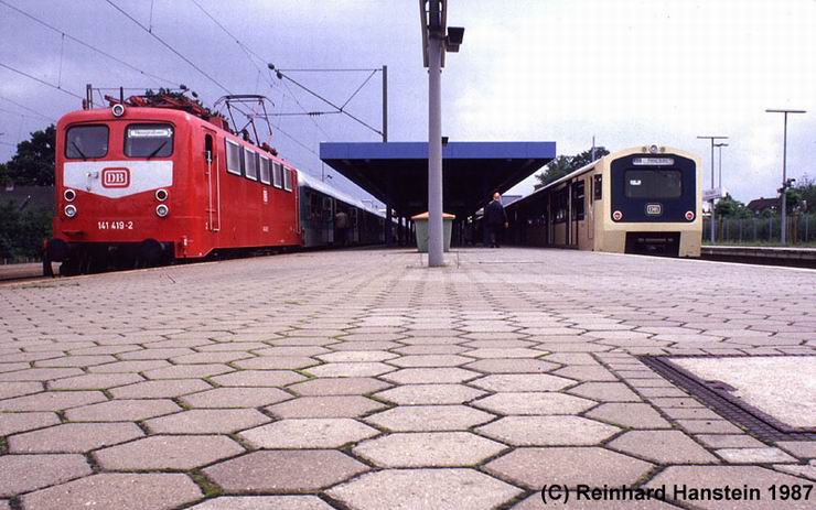 S-Bahn-Endbahnhof Hamburg-Neugraben. Man beachte die S-Bahn in türkis-beige!