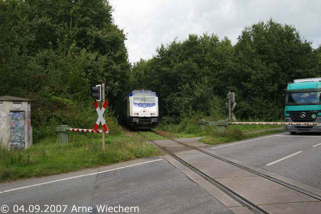 EVB-Ersatzzug am Bahnbergang B73